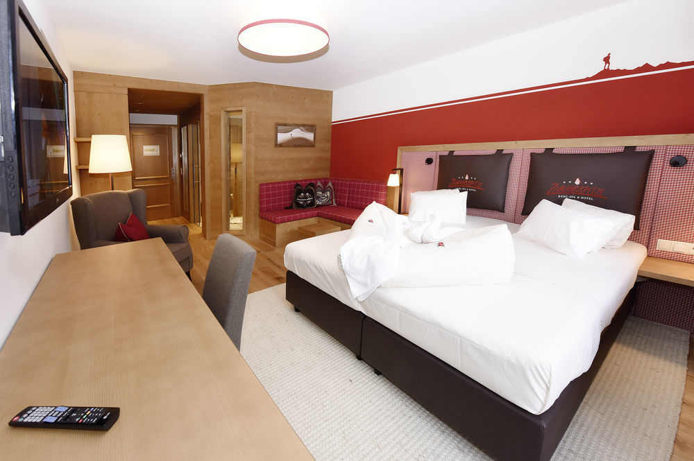 Berg-Spa&Hotel Zamangspitze Sankt Gallenkirch Bagian luar foto
