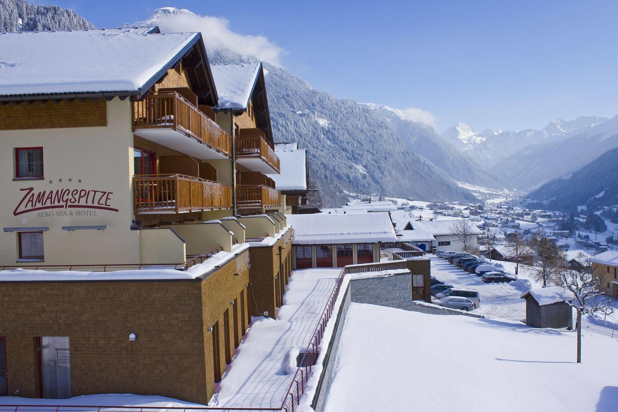 Berg-Spa&Hotel Zamangspitze Sankt Gallenkirch Bagian luar foto