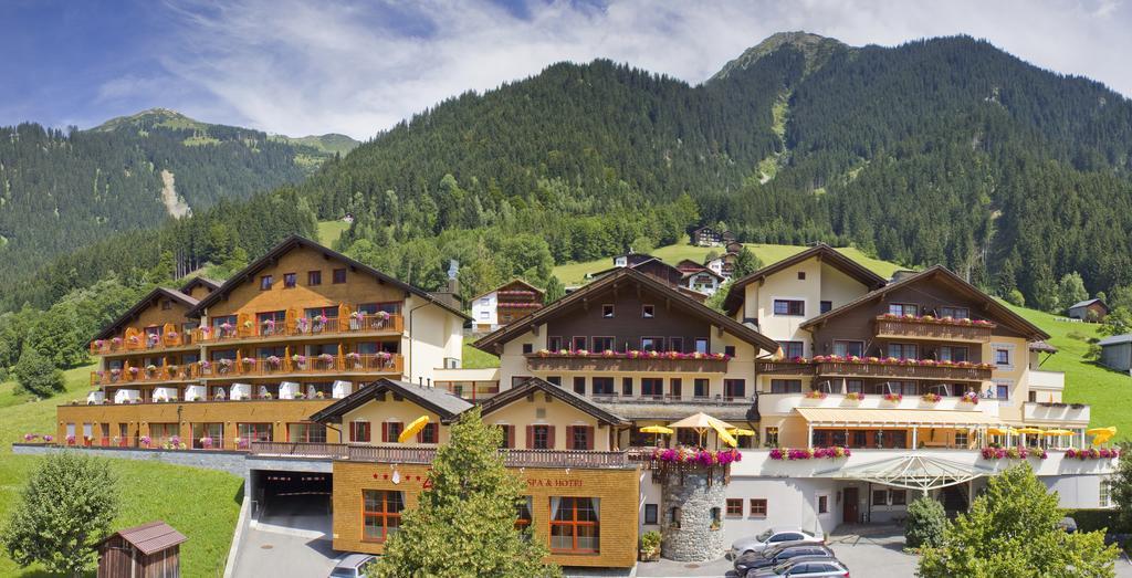 Berg-Spa&Hotel Zamangspitze Sankt Gallenkirch Bagian luar foto